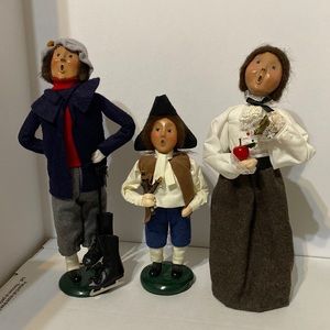 Vintage Byers Choice Figures. Lot of 3. 2 carolers 1 Williamsburg